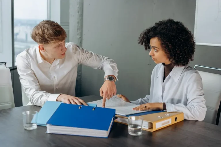 Assessoria de RH ou consultoria de RH: qual a diferença e qual escolher?