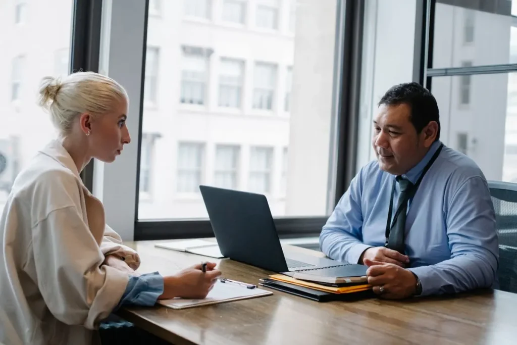 Quais são os modelos de cobrança de recrutamento e seleção?